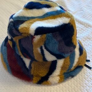 Le Chic Lady hat. NWOT